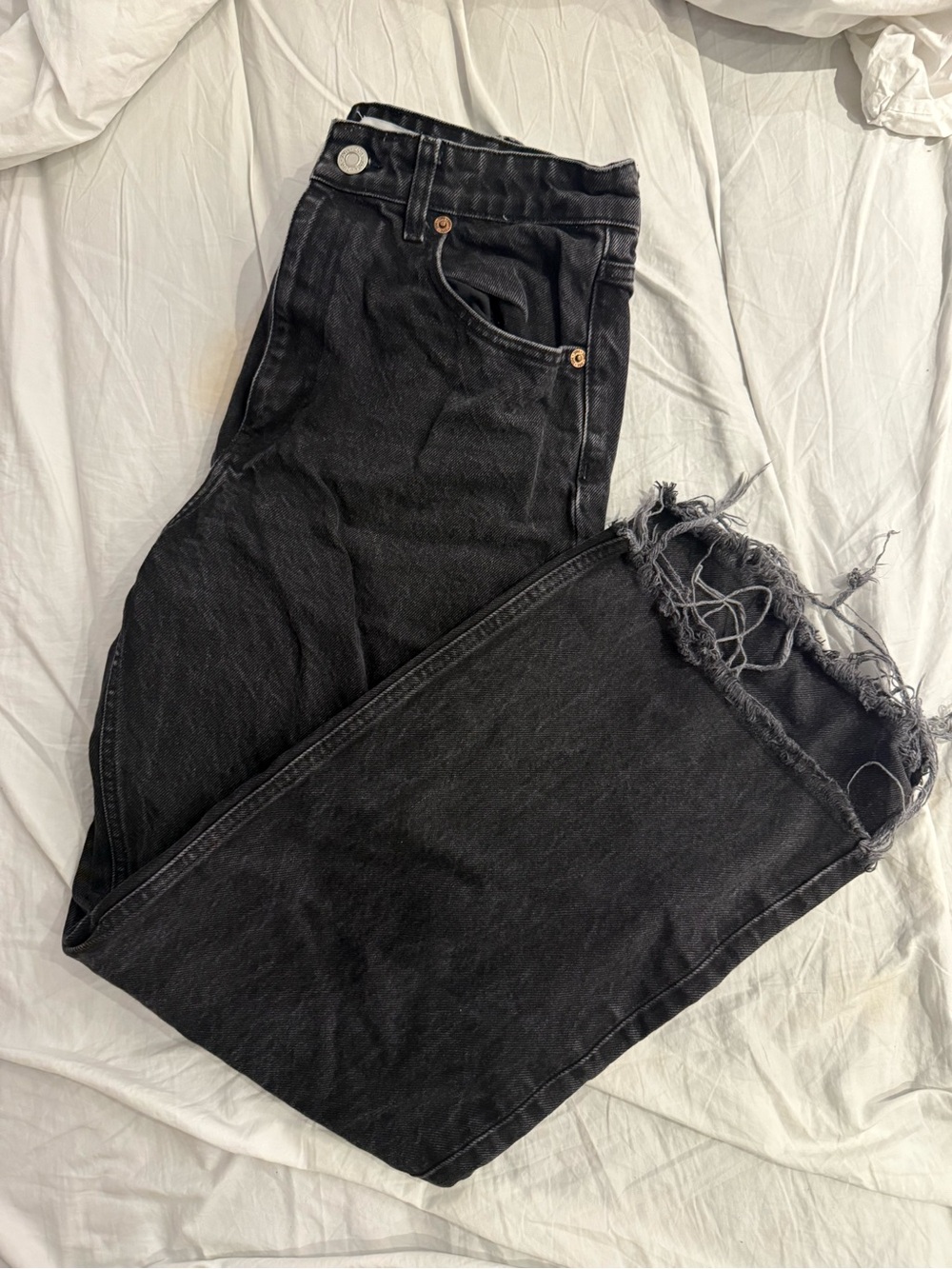 Zara Women’s Black Straight-Leg Jeans with Distressed Hem